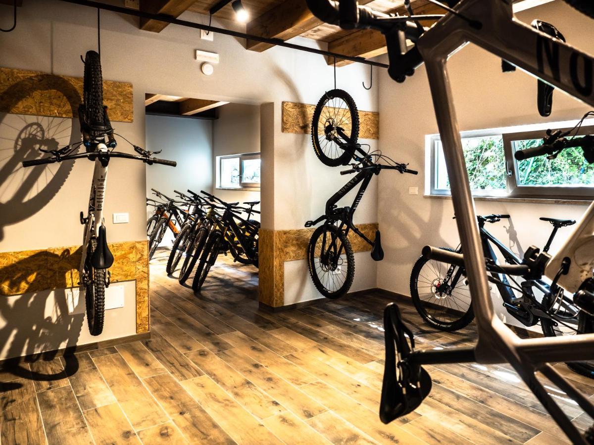 Sleep 'N' Ride Massa Marittima Hotel Екстериор снимка