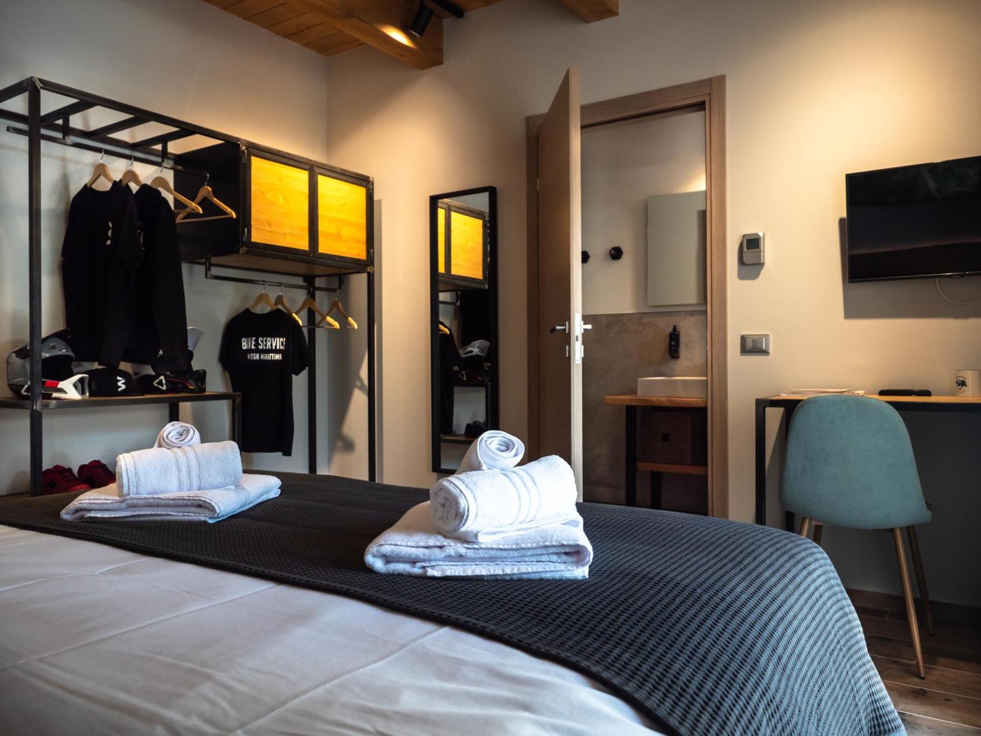 Sleep 'N' Ride Massa Marittima Hotel Екстериор снимка